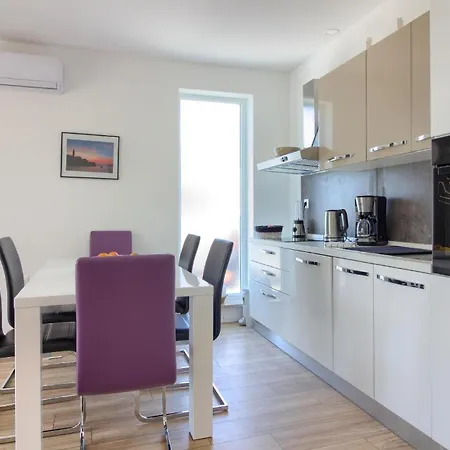 Mit Privatpool Fuer 8 Personen Ca 110 Qm In Medulin, Istrien Suedkueste Von Istrien Holiday home Medulin