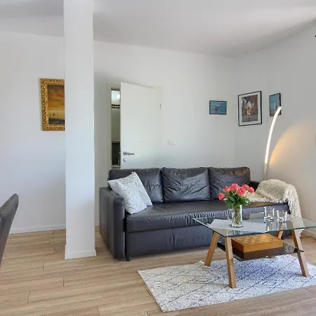 Mit Privatpool Fuer 8 Personen Ca 110 Qm In Medulin, Istrien Suedkueste Von Istrien *