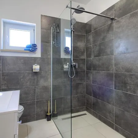 Mit Privatpool Fuer 8 Personen Ca 110 Qm In Medulin, Istrien Suedkueste Von Istrien Medulin