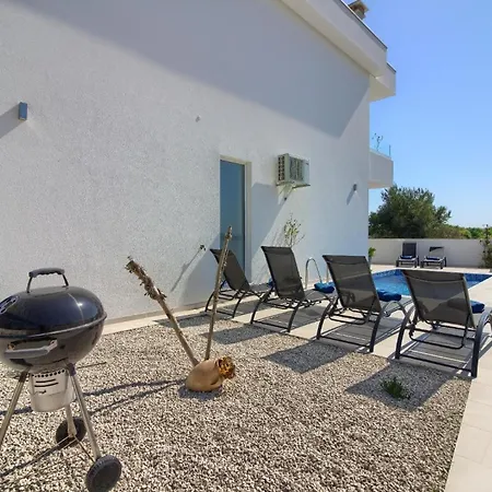 Mit Privatpool Fuer 8 Personen Ca 110 Qm In Medulin, Istrien Suedkueste Von Istrien Holiday home *