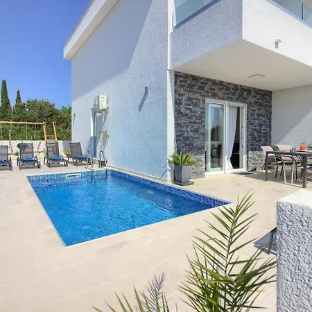 Mit Privatpool Fuer 8 Personen Ca 110 Qm In Medulin, Istrien Suedkueste Von Istrien *